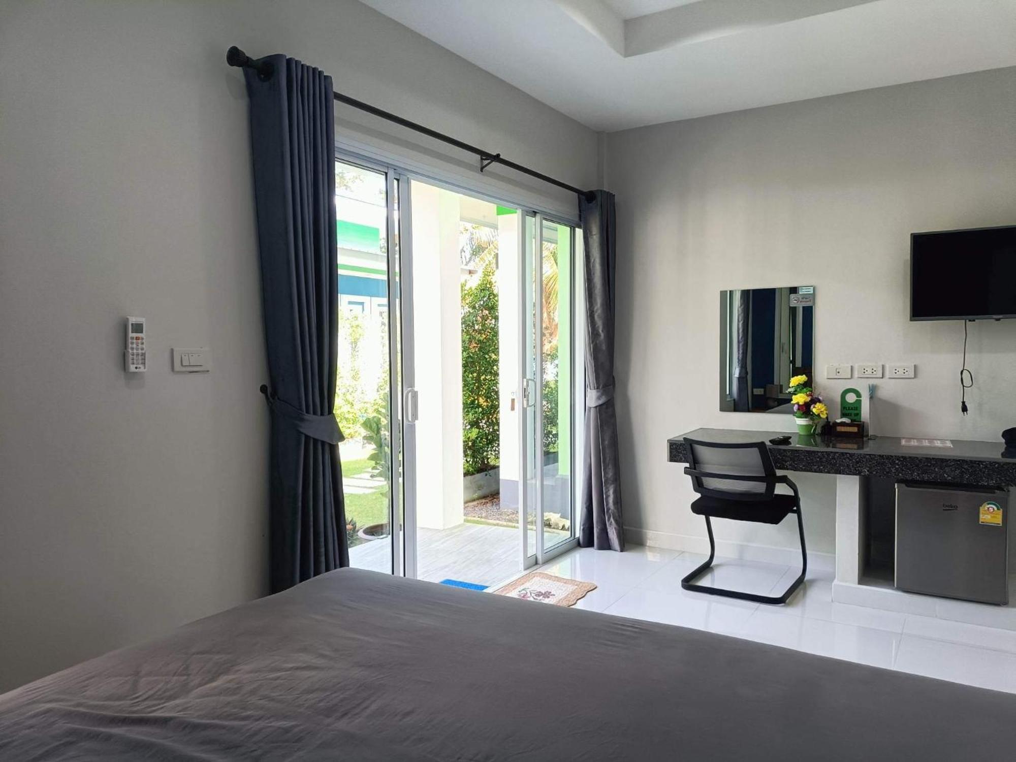 Coco Sea Bangpo Resort Ban Bang Po Room photo